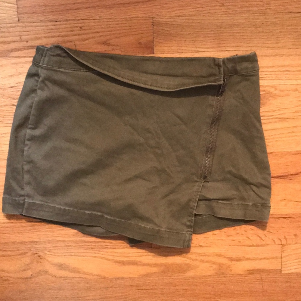 Adorable Army Green A&F Skort